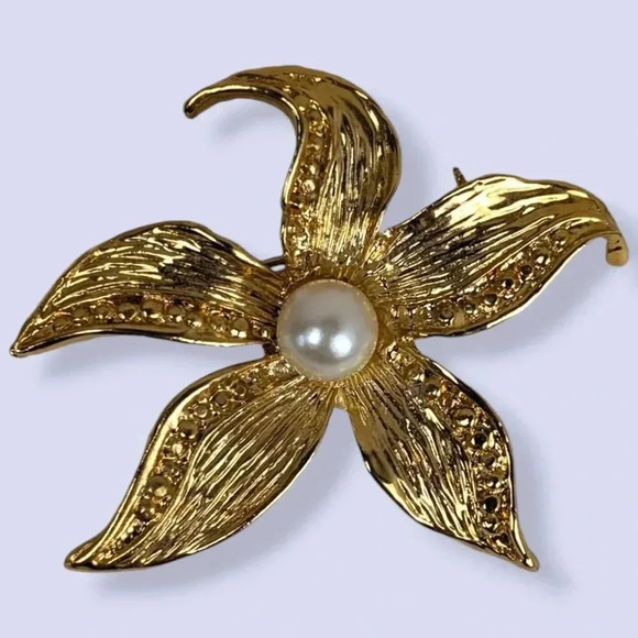 (2/$20) Vintage Pearl Flower Brooch - Picture 2 of 6